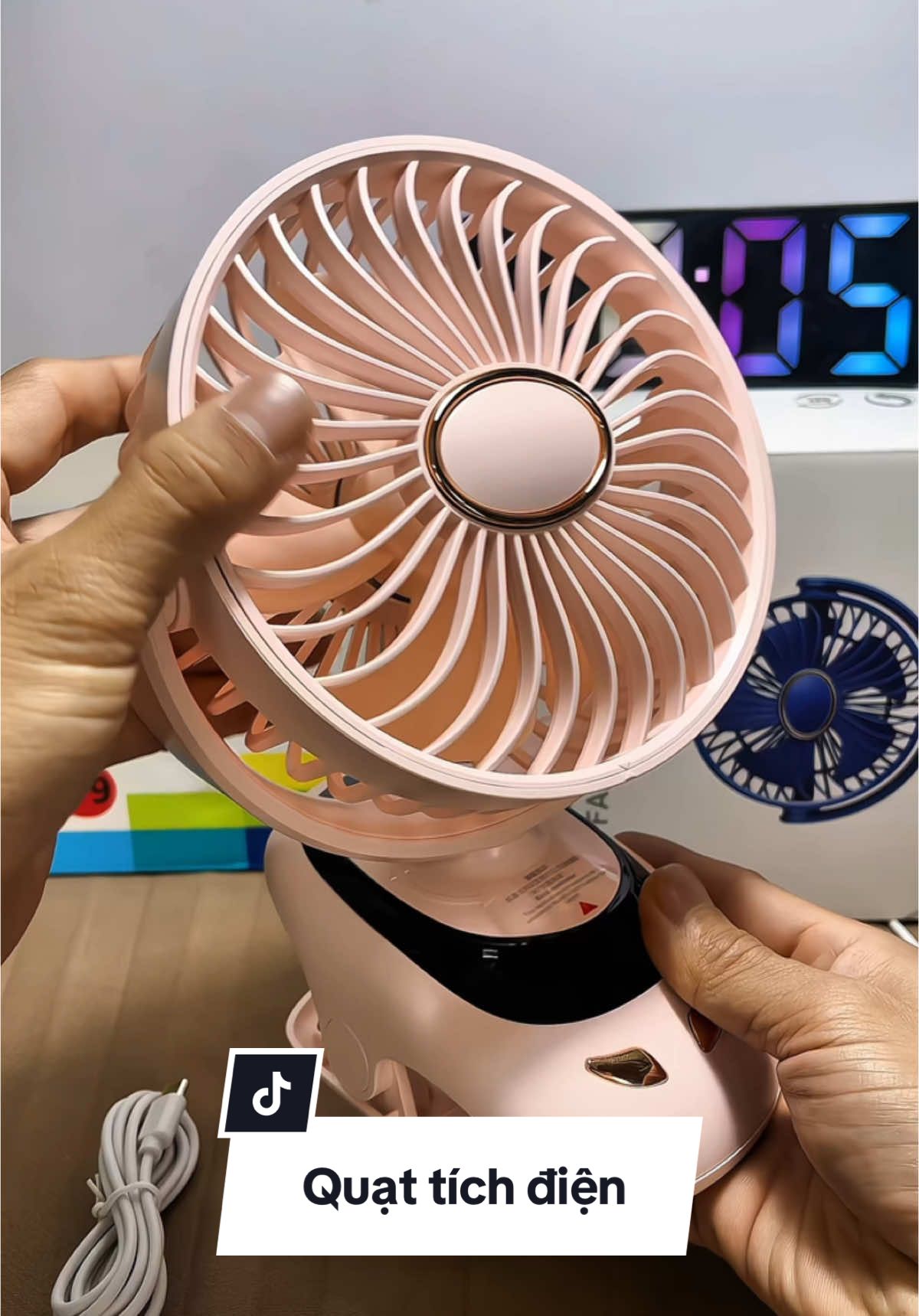 Quạt tích điện kẹp bàn pin 12h. #quattichdien #quattichdiendeban #quattichdienkepban 