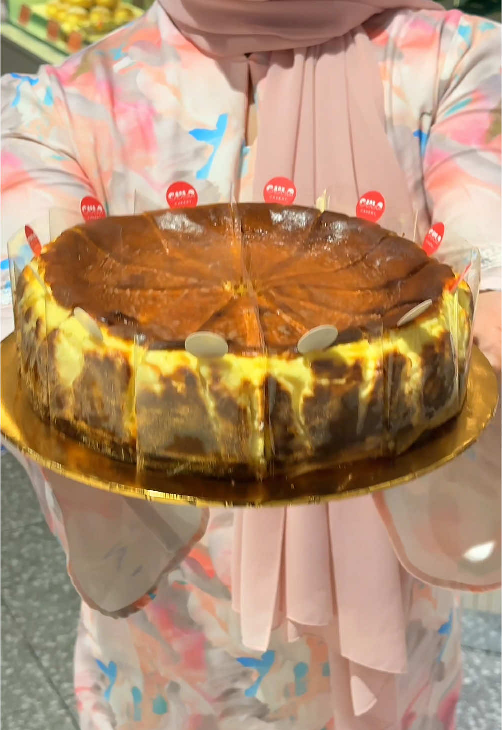 We dont have a cats but we have cake 😍🥰🫶🏼 #cakeraya #raya2025 #gulacakery #dessert #dessertraya #burntcheesecake 