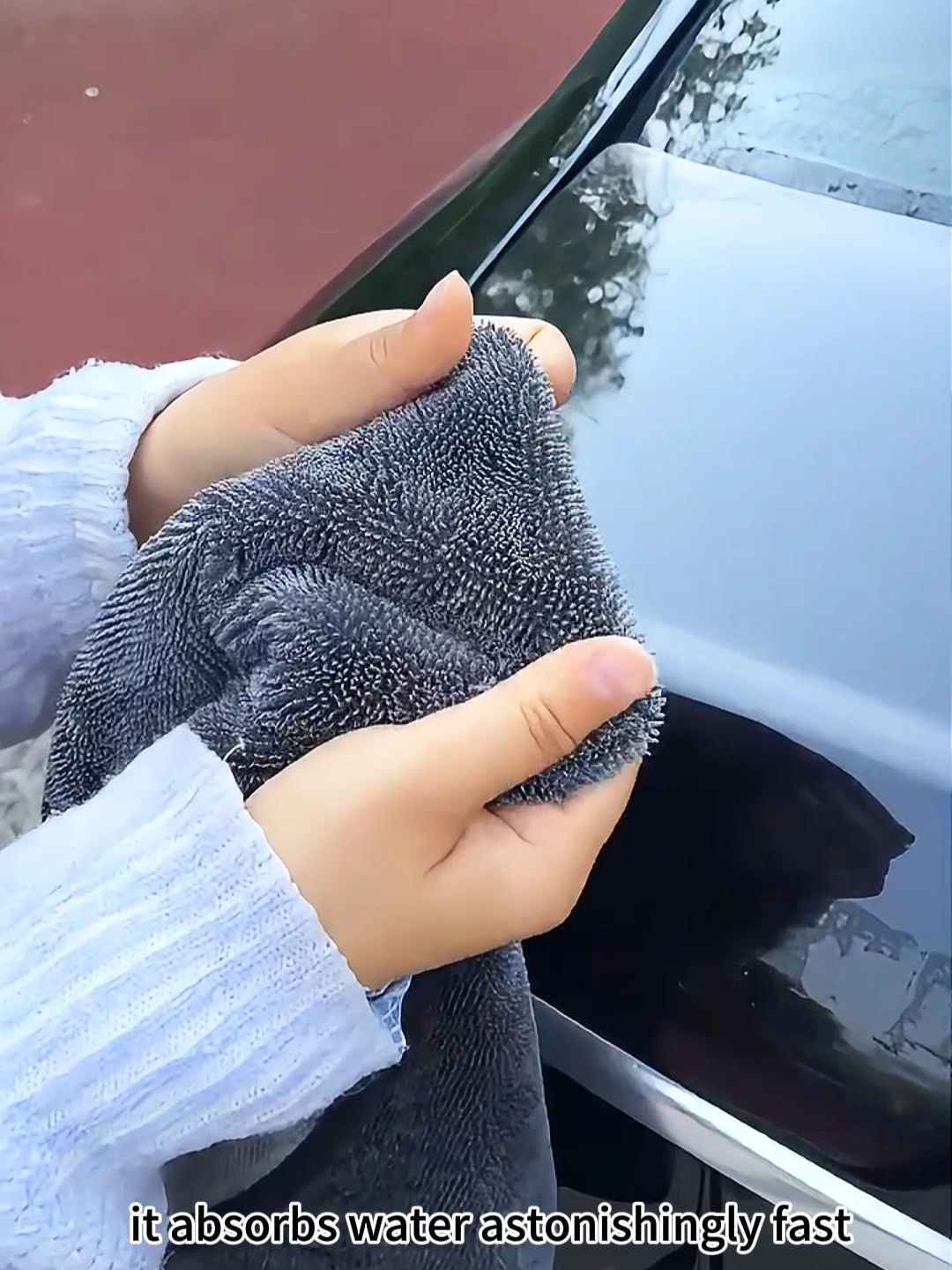 A must-have for cars! This microfiber car towel features strong water absorption and won't shed lint, making car maintenance super worry-free.#automotive #