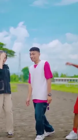 OUT NOW!!! Youtube Chanel Silet Open Up . @Jacson Zeran @Juan Reza @AureliaDiva @Minang Timur Production 