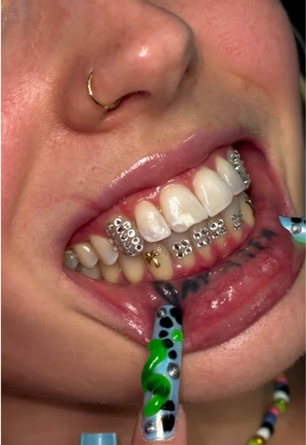 No one will told you this secret 🤫✨✨#toothgemtechnician #toothgems💎 #fypシ゚viral #bling #girls #diykit #sparkle #fyp #viralvideo 