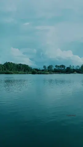 “Takhta” Melambangkan janji tertinggi dan cinta yang tak tergoyahkan, seolah sumpah dan cinta mati itu bertahta di hati selamanya.