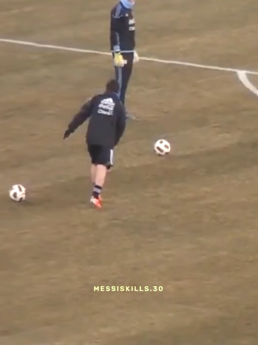 freestyle #leomessi #leomessi10 #king #football #messixpsg #messifan #messiskills #f #foruyou #foryoupage #fypage #fypage 