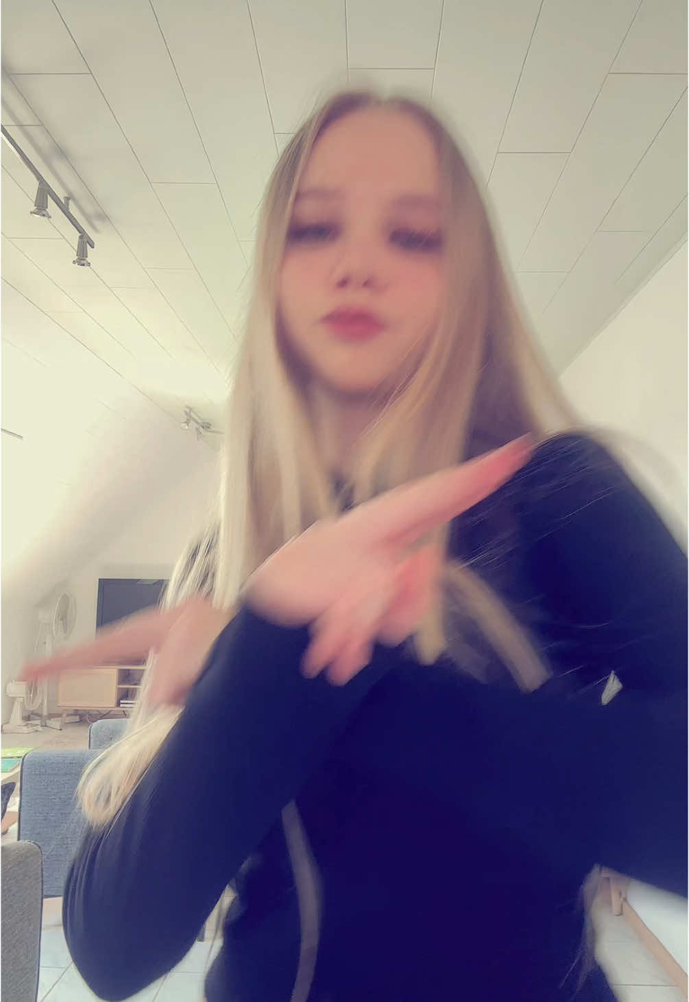 dc: @𝑹𝒂𝒉𝒆𝒍𝒂♡ #dancetutorial #dances2025trends #dancer #rec #new 