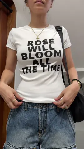 Printed Short Sleeve top for women #topforwomen #babytee #babyteeforwomen #babyteetop #babyteeoutfit #womenswear #streetwear #streetwearfashion 