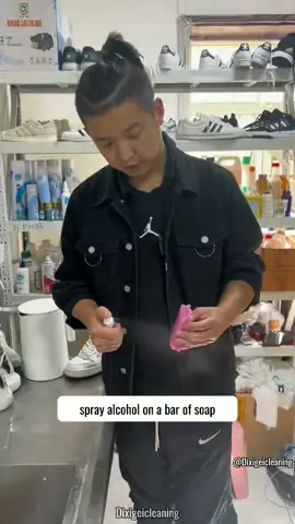 Practical Shoe Cleaning Hacks You Didn’t Know! 👟✨ Try these easy tricks for spotless shoes! #TryItNow🔥 #StainRemoval #UsefulTips #LifeHacks #DailyEssentials
