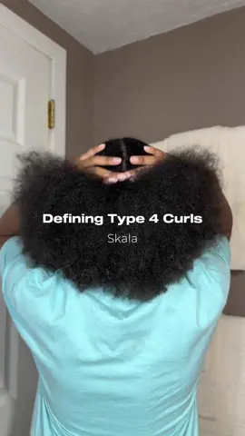 Get ready to be inspired! @curlsbysomya's styling her hair with Skala’s #MaisCrespos. Our product is not only 100% vegan but also comes in a large size for fantastic value! How do you like to enhance your natural curls? #BeautyIsForEveryone #BrazilianHairProduct #Skala #HairStyling #NaturalHair