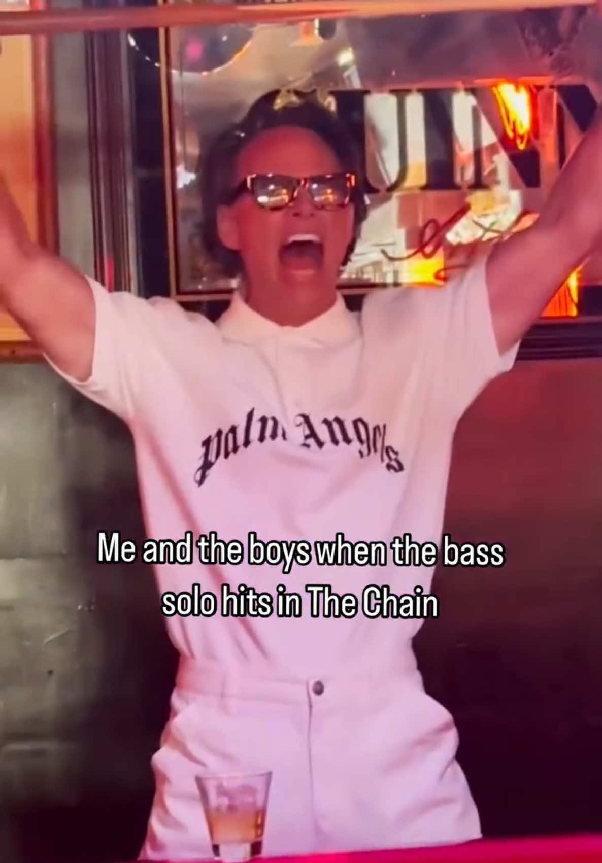 if you know you know 🎸 #fleetwoodmac #thechain #waltongoggins #whitelotus