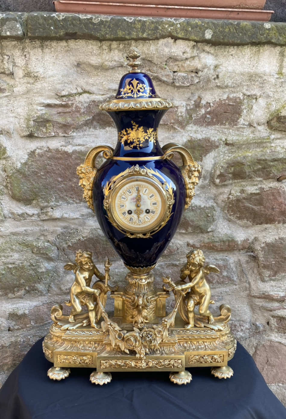 Exceptionnel pendule signé SEVRES  Hauteur 75cm  Largeur 50cm  #brocante #antik #antika #antiques #antiquaires #antique #antiquairesdefrance #alsace #vente #venteenligne #foryoupage #foryoupageofficiall❤️❤️tiktok #for #pourtoii #decoration #homedecor #bronze #pendule #horlogerie #horloge #sevres 