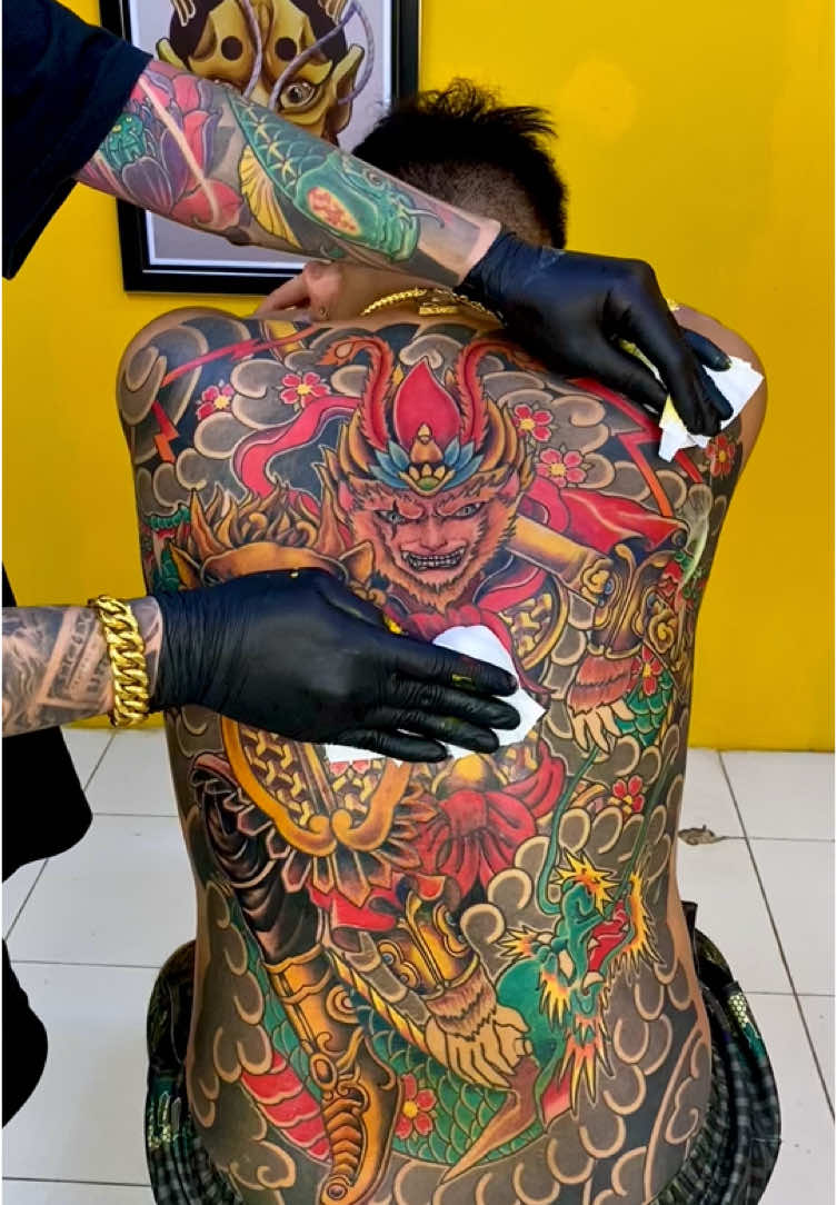 จบงานไซอิ๊วเต็มแผ่นหลังbyช่างแจ๊ค✍️ขอบคุณน้องลูกค้าจากหาดไหญ่มากๆคับ🥰#ด่านนอกชายแดนไทยมาเล🇹🇭🇲🇾 #ร้านสักหาดไหญ่ #ร้านสักสะเดา #ร้านสักสงขลา #tattooartist #needletolight #proteamtolight #หมึกสักuniink #ฝากกดติดตามช่างด้วนะคับ❤️🥰 