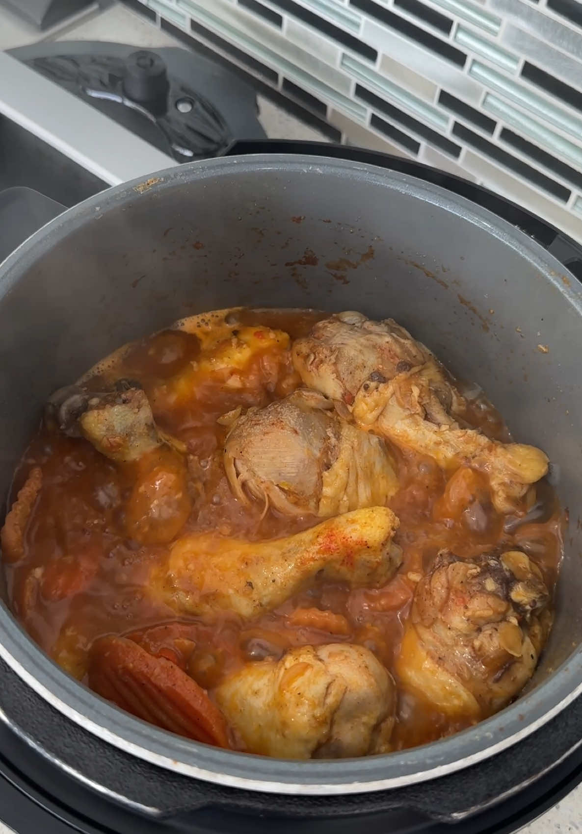 Aquí las hermanas cocinado juntas almuerzo amo estas oyas #almuerzo #pollo #lunch #parati #fyp 