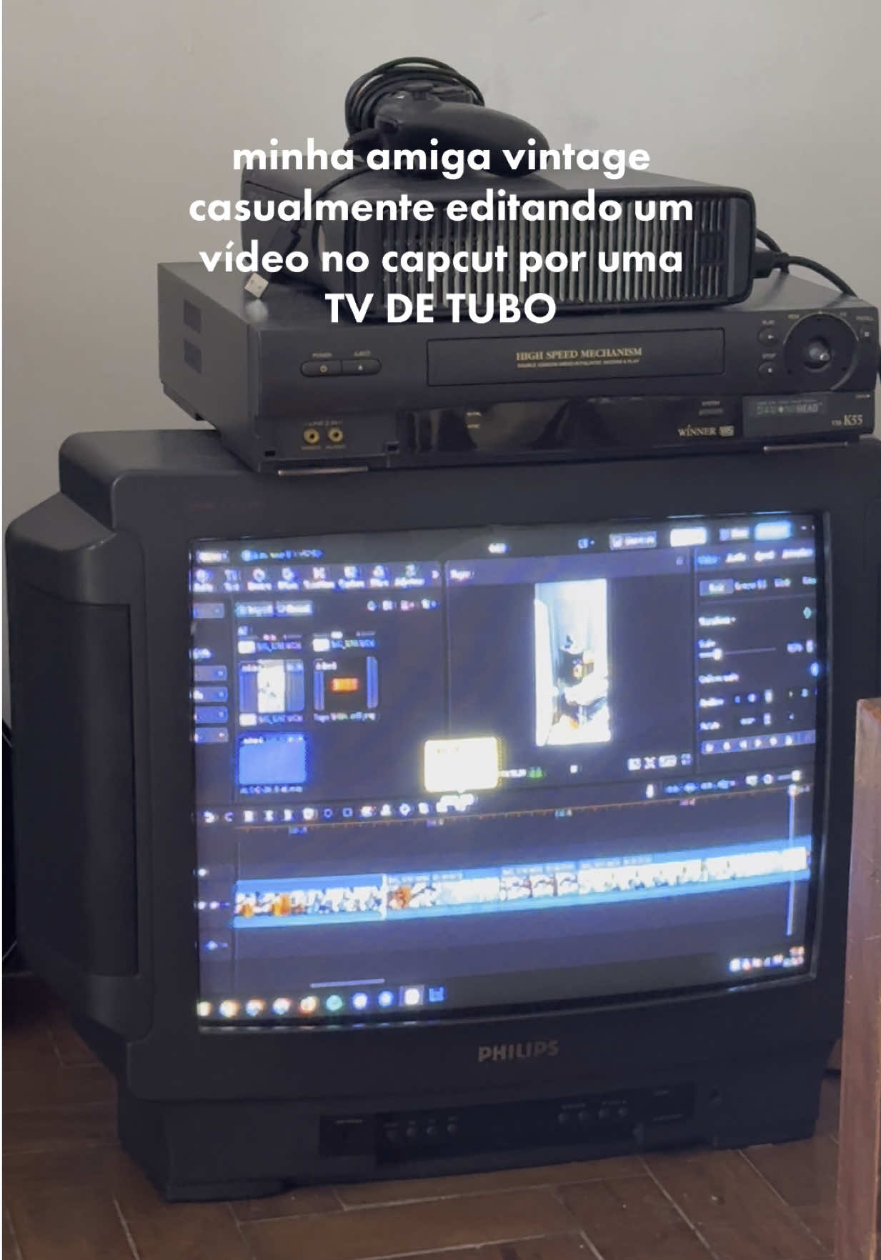 a maior fã de TV de tubo que conheço (talvez a única) @giovanna bergamaschi  #Nostalgia
