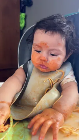 #bebes #bebestiktoks #comida #bebecomiendo #parati #beby #cute #momboy 
