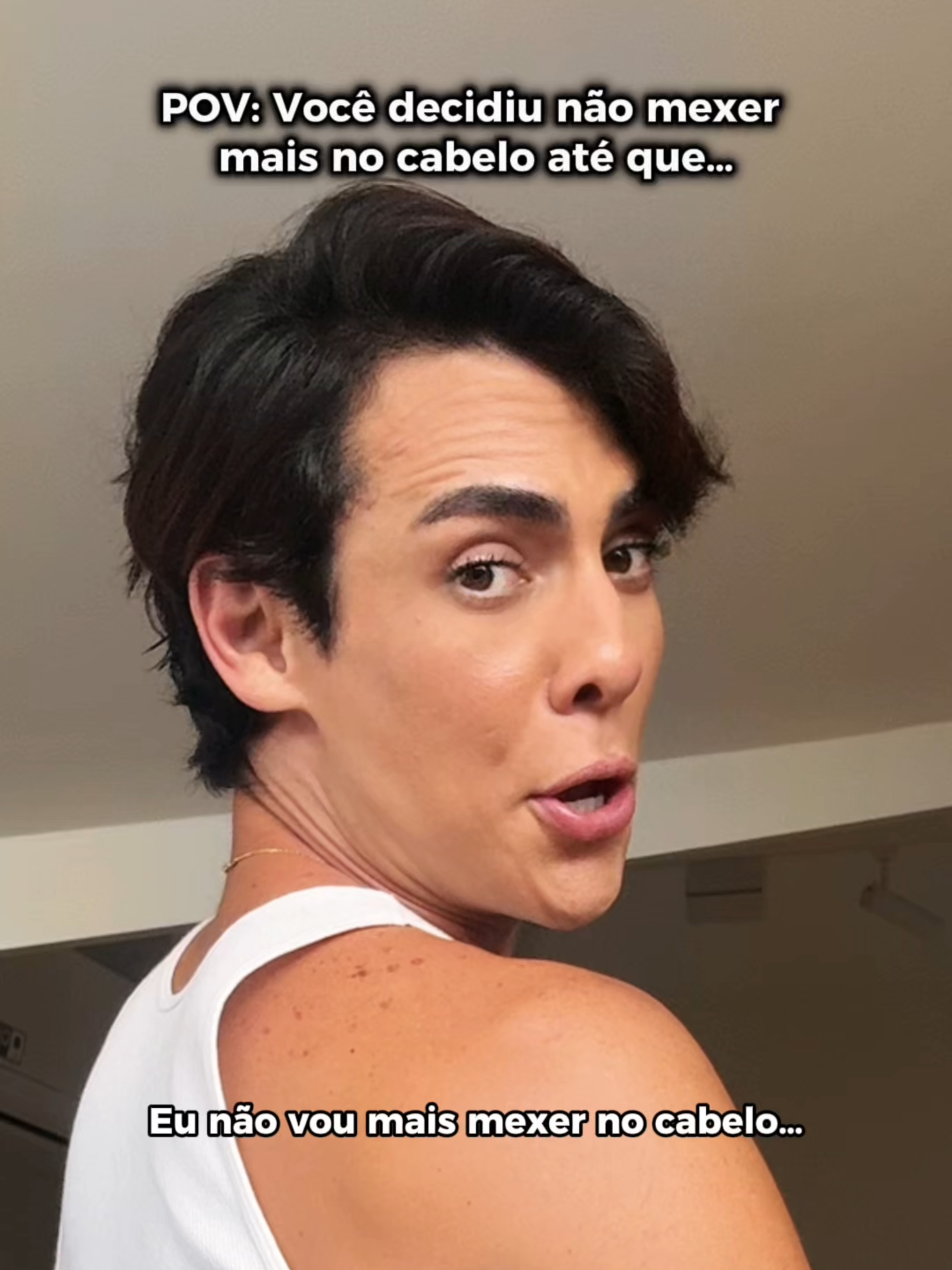 Você segurou a vontade de mudar... até conhecer as novas nuances de Maxton Delícias! 👀✨ Agora não tem mais desculpa! Renove o visual  e entre nas tendências de 2025 com tons irresistíveis. 🫨🔥 💖 Vermelho Morango 6.666 – Ousadia e poder! 🤎 Marrom Avelã 7.7 – Elegância atemporal! ☕ Capuccino 4.3 – Sofisticação pura! 🍫 Marrom Café 4.77 – Intensidade marcante! @theodoro_fs #MaxtonDelícias #tendencias #tintura #haircolorchangechallenge #transformação