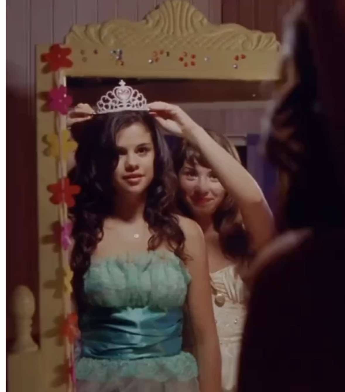 so excited for the end of the week— #disney #selenagomez #demilavato #princessprotectionprogram #2000s #2000sthrowback #2000snostalgia #foryoupage #xzybca 