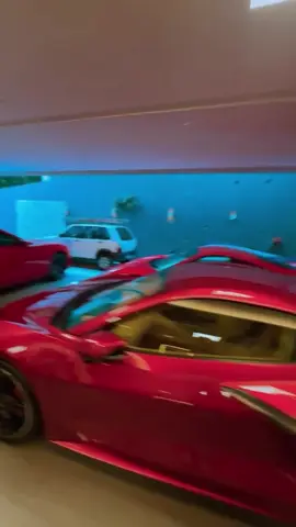 Ferrari? Eu tenho um Fiat Uno! #thiagofinch #carros #fiatuno