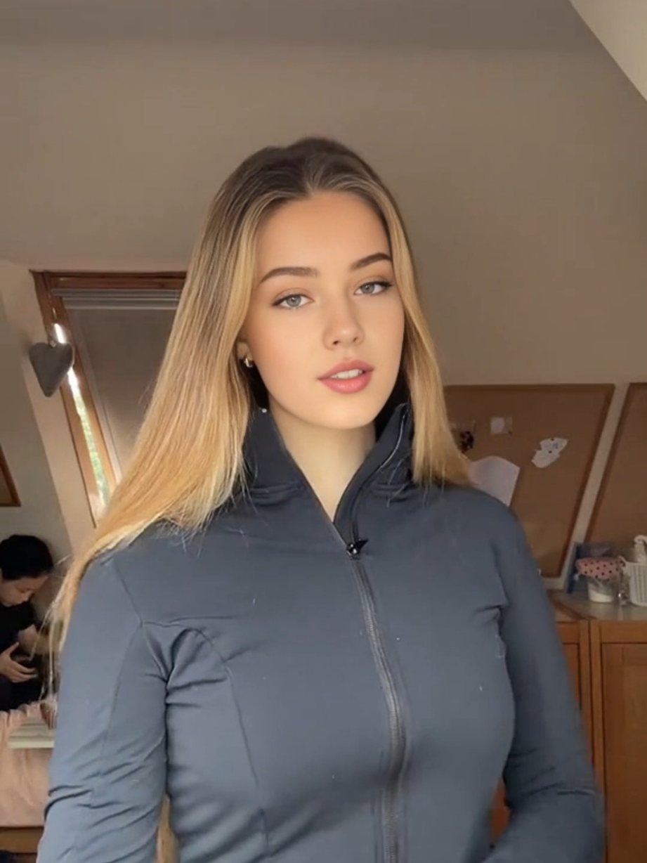 Hold my hand ❤️✨ #paratiiiiiiiiiiiiiiiiiiiiiiiiiiiiiii #fyp #fypシ゚ #blonde #model #blueeyes #mexico🇲🇽 #thursday #beauty #makeup #girls #viral_video #foryoupage #aranceles #Lifestyle #song #taylor