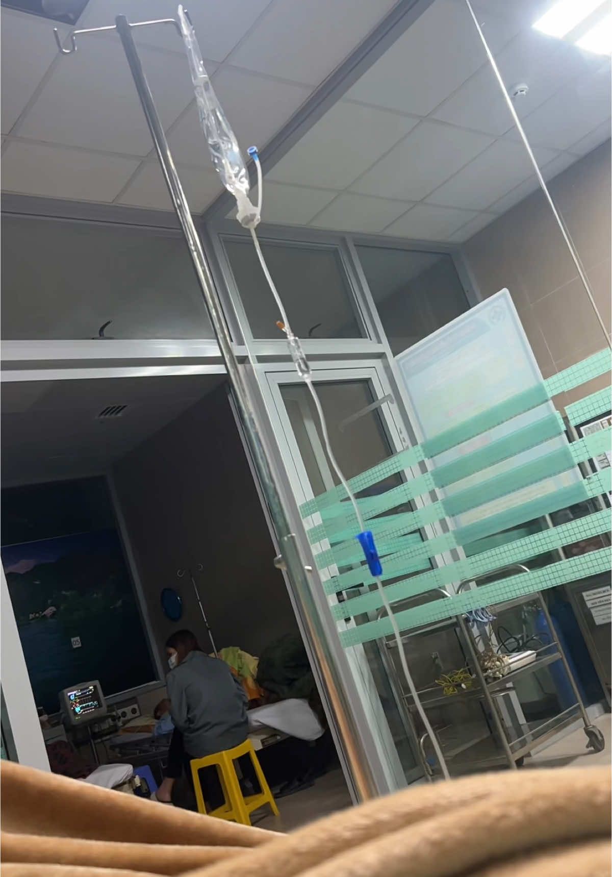 Một đêm mất ngủ,vào viện mới thấy thấm có sk mới lo dc tất cả.Hai mẹ con cùng nằm viện 😢