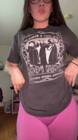 Bubblegum pink shorts 😉#fypシ #trending #viral #dance 