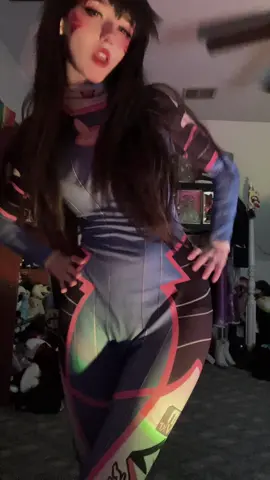 I love this cosplay sm lowkey she was one of my dream cosplays even tho I don’t like overwatch #dvacosplay #dvacosplayoverwatch #overwatchcosplay #cosplay #dvaoverwatch #dva #overwatch #missjunebuggie 
