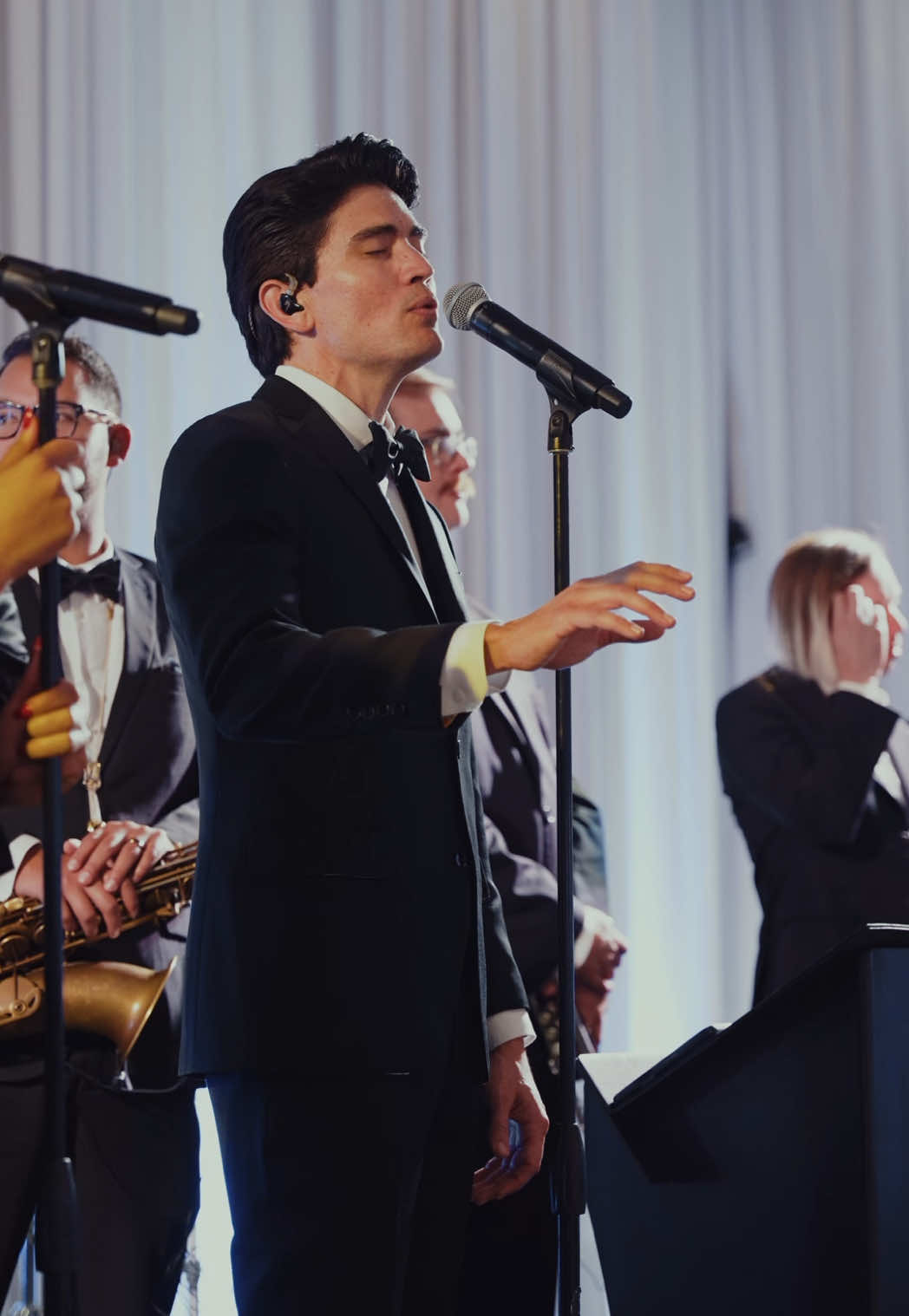 Swaying through the changes 🙂‍↔️ #danceband #event #eventplanner #partyplanner #eventDJ #weddingband #weddingplanner #luxury #luxuryevents #aspenweddings #napaweddings #destinationwedding #palmspringsweddings #cabowedding  #mexicoweddings #hawaiiweddings #luxuryeventplanning #luxuryentertainment