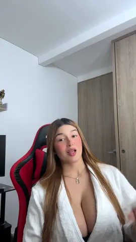 Tengo dos personalidades cuales creen que son 🍒😇? 🫣