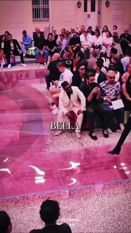 The best trio 😍 | @Bella Hadid @Kendall Jenner @gigihadid #trio #SuperModel #models #modeling #fashion #bellahadid #kendalljenner #gigihadid #versace #fashionshow #catwalk #horsewalk #Runway #fyp #videoviral 