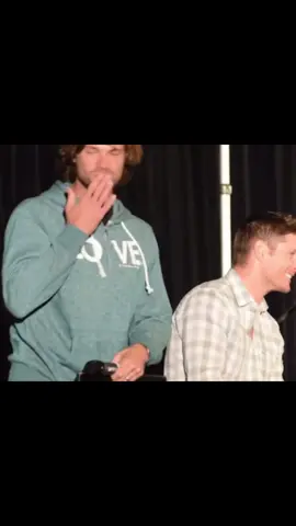 استقعد لهااااا خلاها تندم انها كحت عنده 😭😭😂 #jaredpadalecki #jensenackles #جاريد_بادالكي #جنسن_اكلز #fypシ゚ #fyp #اكسبلور #explore 