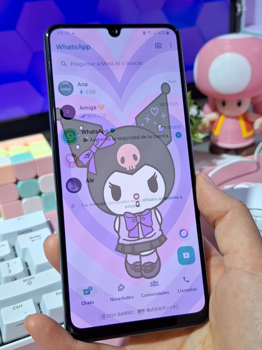 Como poner imágenes o videos en el fondo de tus chats de  WhatsApp ✅️✨️ Si quieres la aplicación📲 Solo debes ir a Google y buscar la página👇🏻 Eduuolvera.com 🩷 Dentro de la página la vas a encontrar como 👇🏻 Fondo WhatsApp 💕 En el primer resultado la podrás conseguir 😊 #fondo #fondowhatsapp #fondodechat #trucos #tips #kuromi #trucosdesamsung #trucosdewhatsapp #eduuolvera ✨️