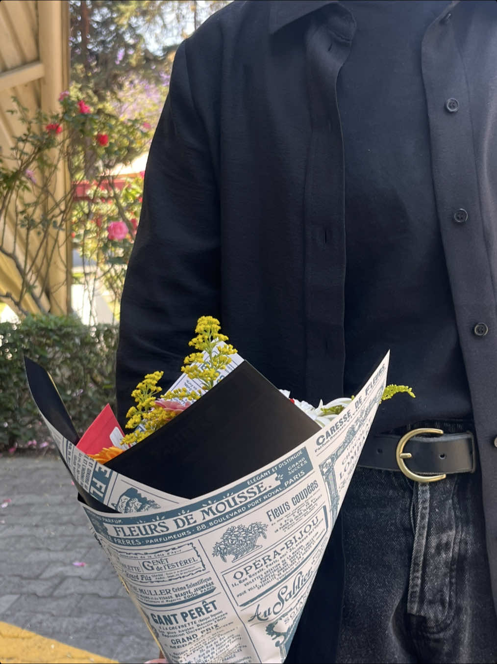 Mi humilde forma de amar, es llevarle flores por bonita 🤍 #fypシ゚ #wlw #flores #lovelenguage #hazmeviraltiktok 