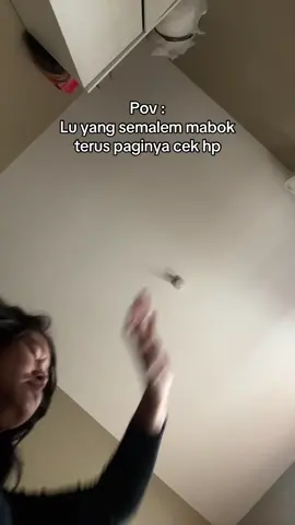 Siapa yg suka drunk text terus paginya nyesel? Aku aku aku