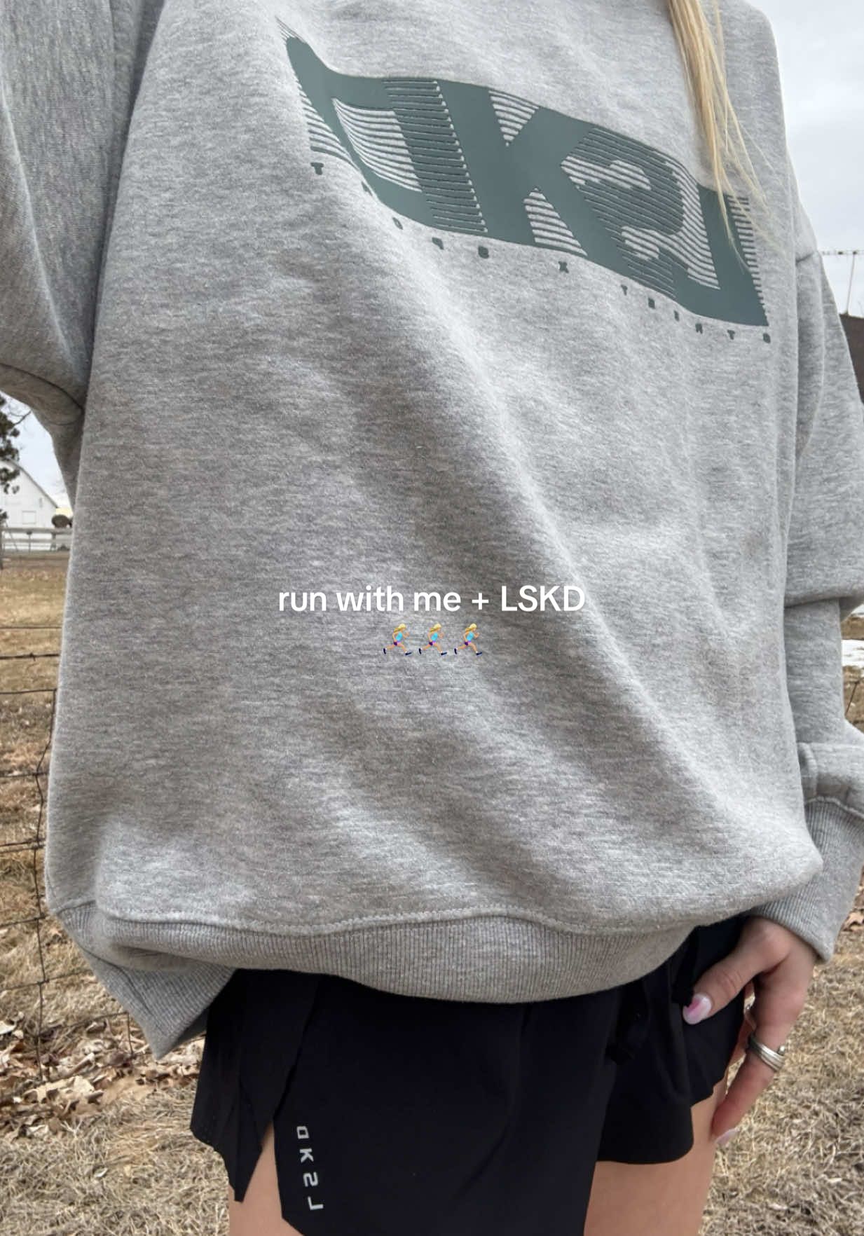 run with me + @LSKD 🏃🏼‍♀️‍➡️🤍 #lskd #lskdcreator #Running #runner #runnergirl #grwm #lskdfitcheck #lskdrunning #CapCut @Mons Pura 
