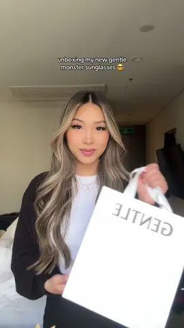 I am in LOOOVE 😎 and they’re so much cheaper in Korea!!! #gentlemonster #sunglasses #unboxing 