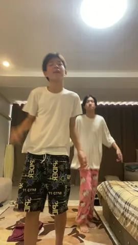 สเต็ปชายแท้เค้าเต้นกันแบบนี้#พอลลี่ดิวะ #เปิดการมองเห็น #tiktok #เพลงรําตึงๆ 