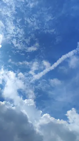 Kalau liat langit cerah lgsg ambil hp sama tripot aktifin mode 