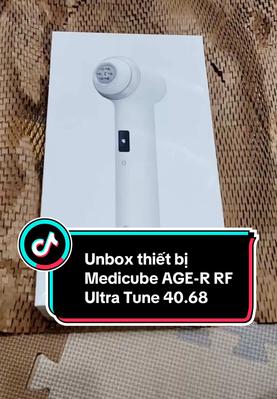 Cùng mình Unbox thiết bị tăng sinh collagen, cải thiện nếp nhăn Medicube AGE-R RF Ultra Tune 40.68🩶 Tận hưởng dịch vụ chăm sóc tại nhà sang trọng , thoải mái với chiếc máy đa chức năng.... ( ib cho chúng mình để được tư vấn và mua hàng ạ )  #muahohanquoc #korea #pickhang #trending #viral #xuhuong #xuhuongtiktok #tiktok #fyp 