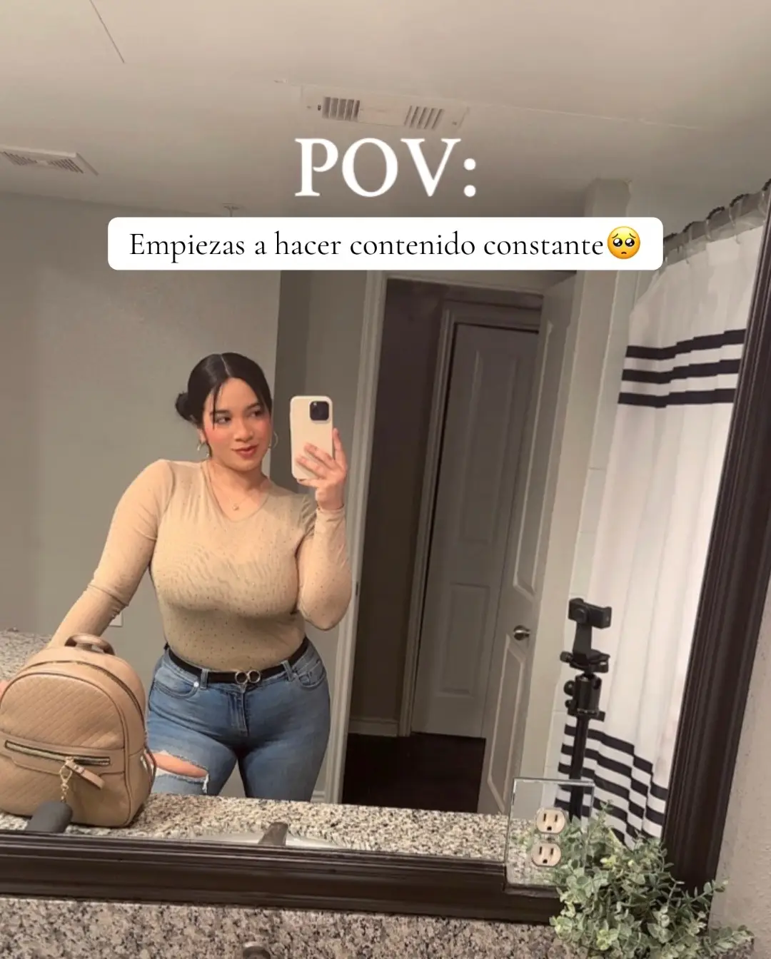 Esto de querer ser creadora de contenido, trabajar , ser mamá de un niño de 4, estudiar inglés. Ser ama de casa, etc, está como difícil, y Tik Tok no está colaborando nada 😥😏😂 ¿A quien más le pasa? #creatorsearchinsights #creadoresdecontenido #contentcreator 