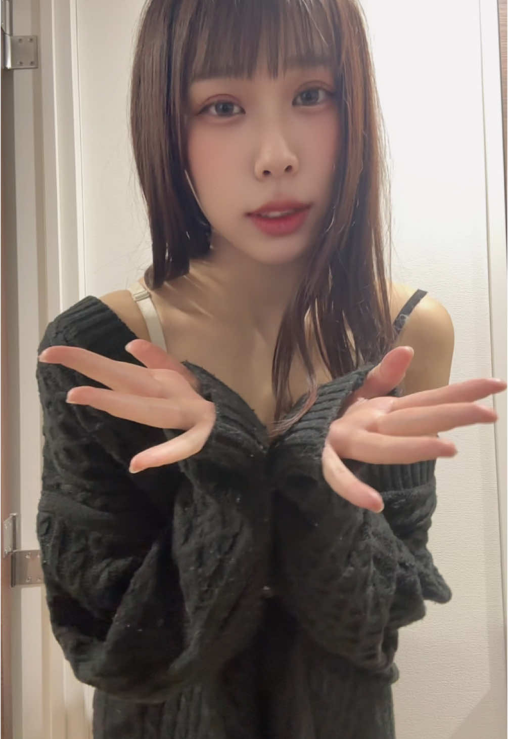 ラスト23歳😇😇 右肩のあざみたいなやつの正体知りたい