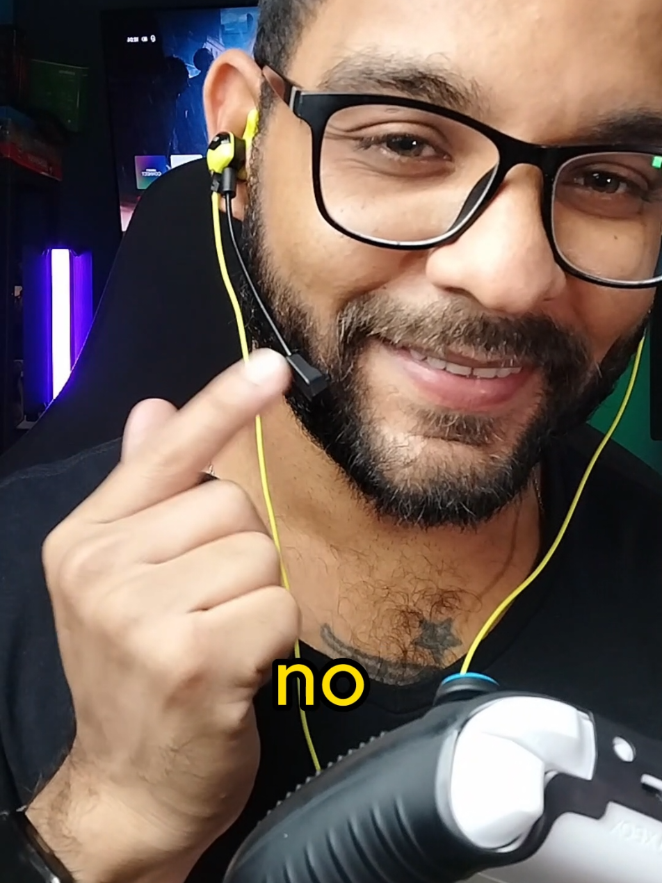 🎧FONE GAMER DO ALOK! O WAAW ENERGY10 BY ALOK é perfeito pra quem quer jogar com qualidade sem usar headset! 🚀🔊 ✅ Fone intra auricular com gancho ergonômico 🎮 ✅ Controle deslizante de volume, mute e botão de comando 🎛️ ✅ Microfone duplo: central + destacável 🎙️ ✅ Plug P3: compatível com PC, console e smartphone 🔄 ✅ Acompanha case e acessórios extras 🏆 🔗 Link na bio pra garantir o seu! #game  #fonegamer  #waawenergy  #alok  #setupgamer  #jogador 