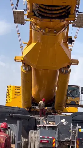 Kiểm tra hàng ngày cánh tay điện gió dài 110 mét đã sẵn sàng để lắp đặt #Năng lượng gió 😂😂🤣#XCA 3000 tấn 