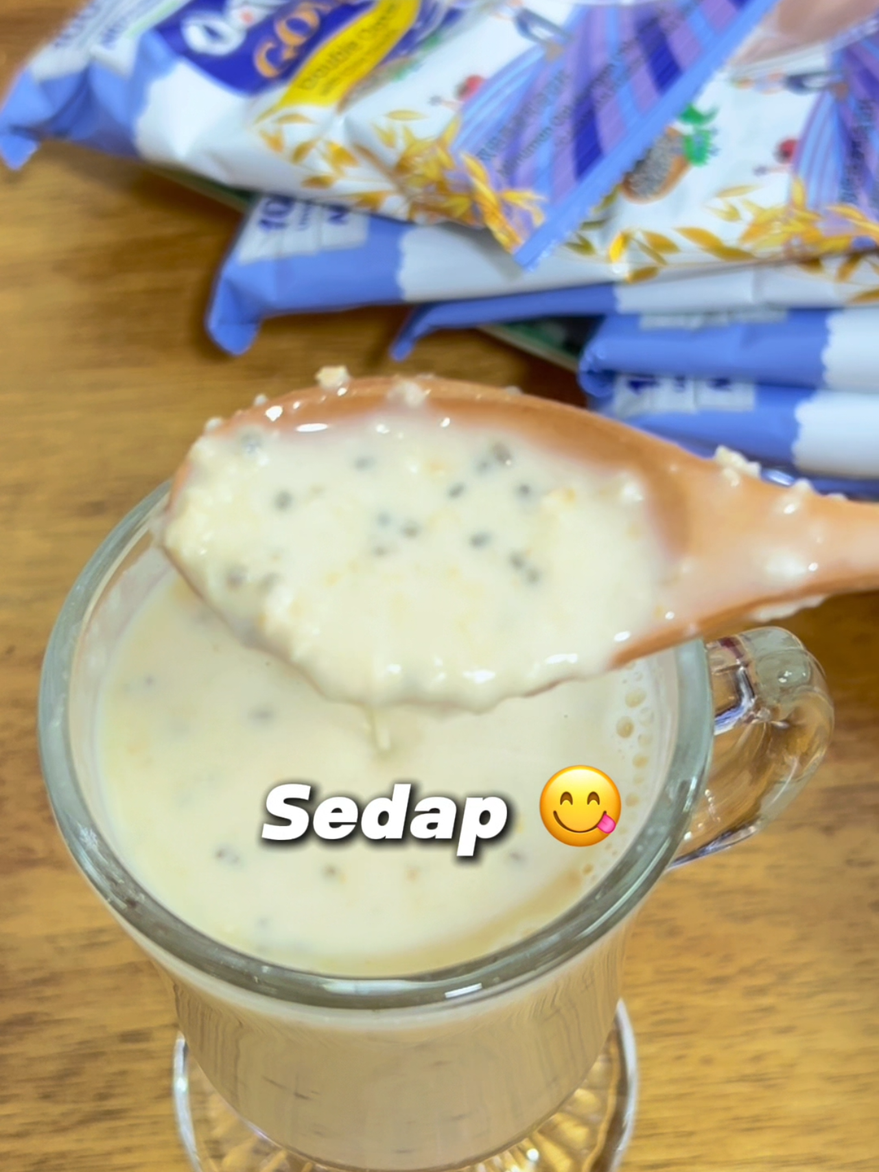 Sesiapa nak jaga badan sihat? TENGOK SINI 👀 OatLife Double Oats with Chia Seeds ada apa special ⁉️ ✔️ Mengandungi Australia Oats dan Chia Seeds ✔️ 1.3g Beta-glucan per sachet (Setiap 3gram Beta-glucan boleh tolong menurunkan kolesterol) ✔️ Dairy-free, Lactose free #OatLife #oatmilk #milkalternative #dairyfree #fyp #susuoat #halal #madeinmalaysia 