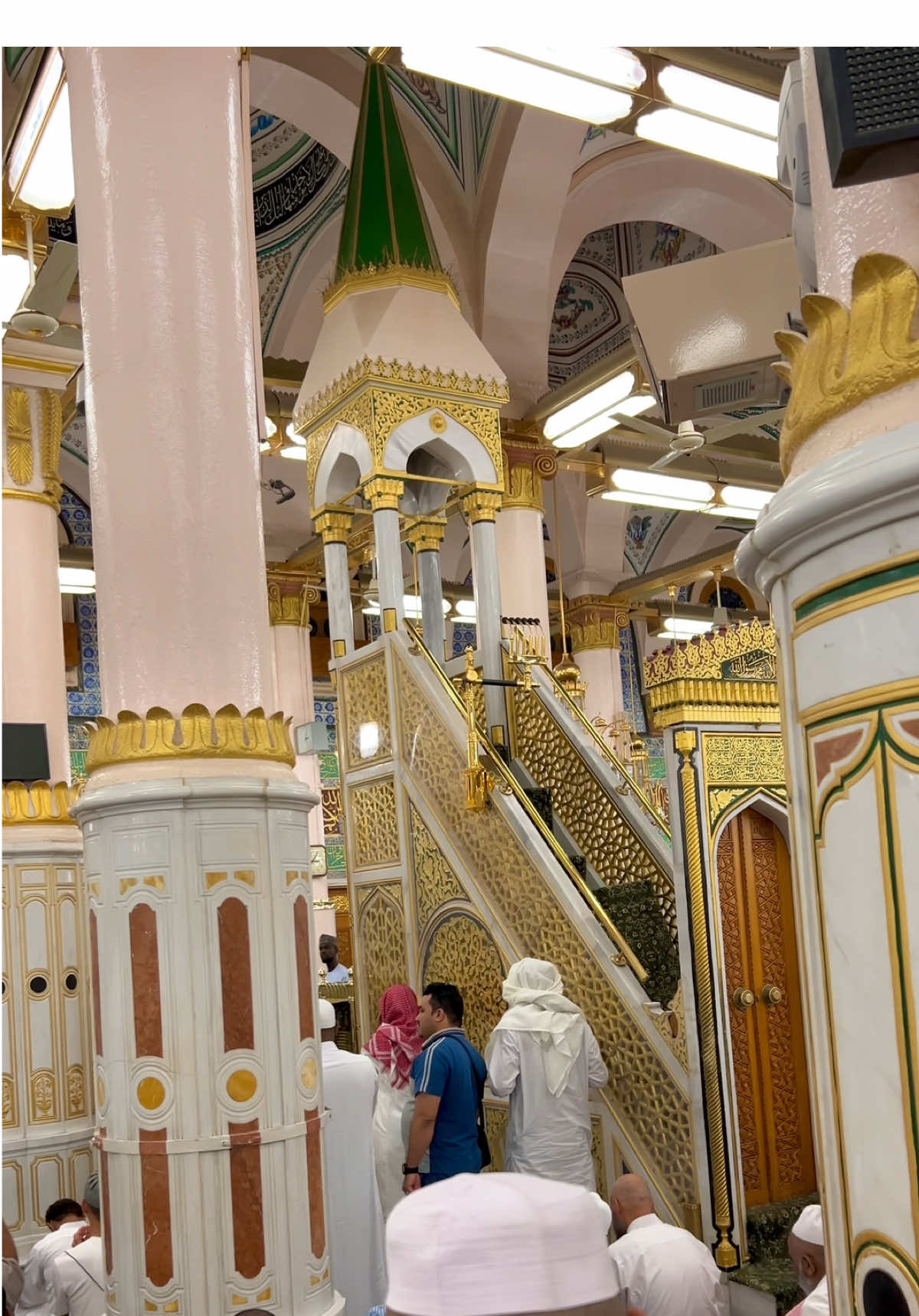 نام “جنت” کا تُم نے سُنا ہے، میں نے اُسکا نظارہ کیا ہے♥️🥺 #madinah #madinamunawara #muhammad #reels #islamic #reelsinstagram #reelkarofeelkaro #explore #travelgram #madina #Allah #instagood #instadaily #explore #explorepage #foryou #foryoupage #trending #trendingreels #viral #viralvideos #video #tiktokviral #sacredstepswithawais #tiktokvideo #foru 