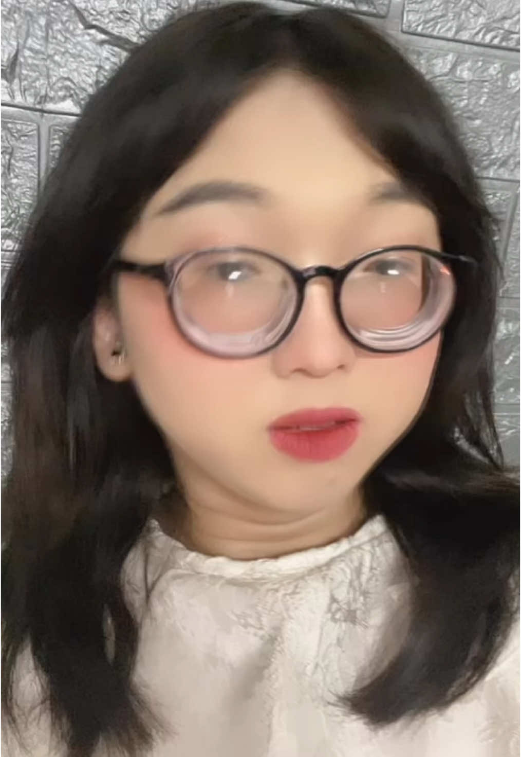 Bé kem dâu đi đâu đâyyy !!! #dinie #kemdau #fyp #wokosaigon #monhoa #ancungtiktok #quananngonquan3 #comchientrung #mixao 