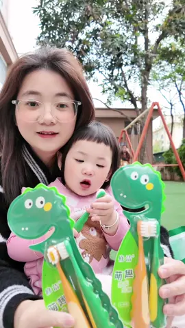 Combo 6 chiếc bàn chải cho các con nè #mehanhconsoc #banchaidanhrangchobe 