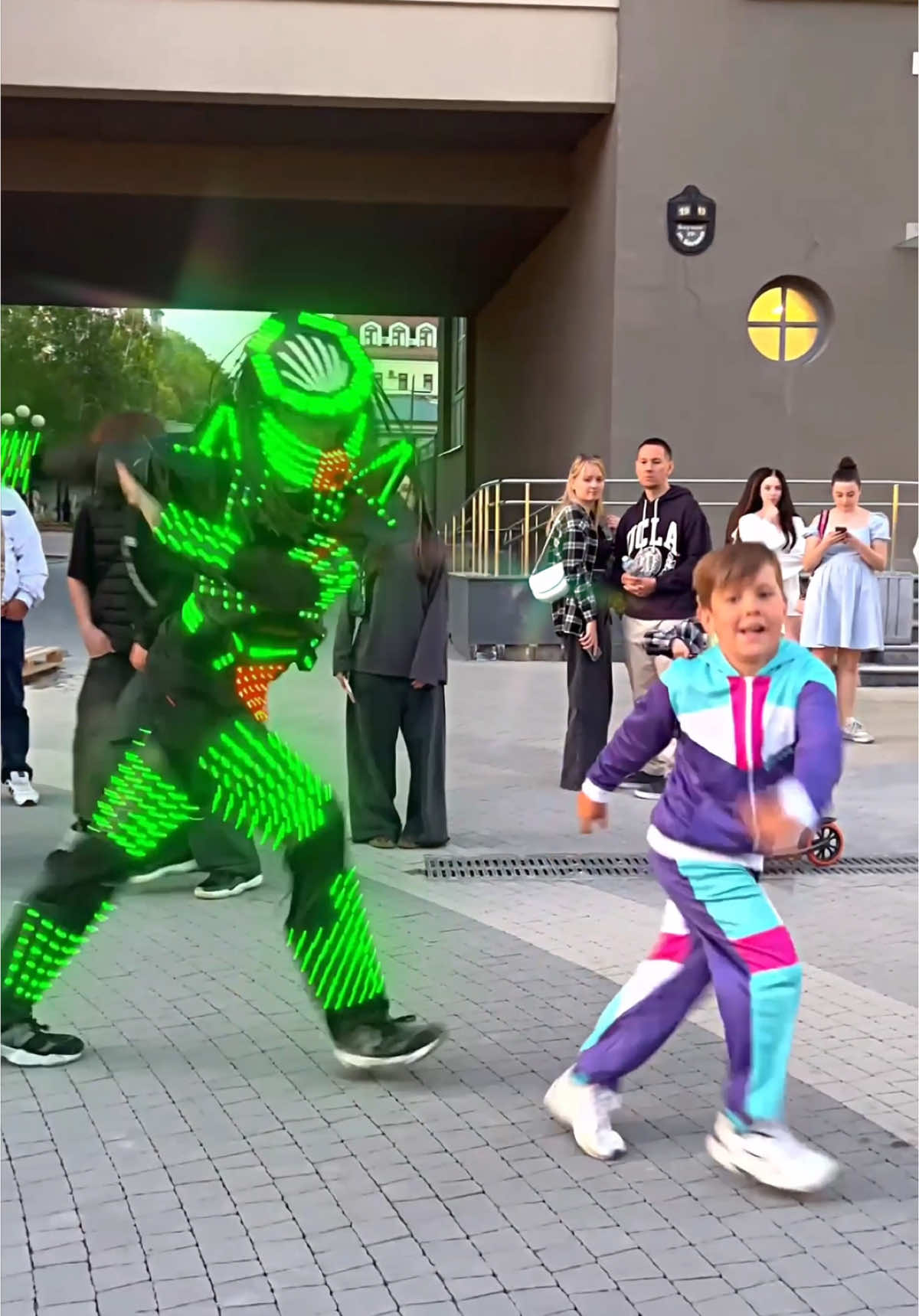 LITTLE BOY 👦 TEACHING SHUFFLE 😨 NEON MODE !! 😎🔥