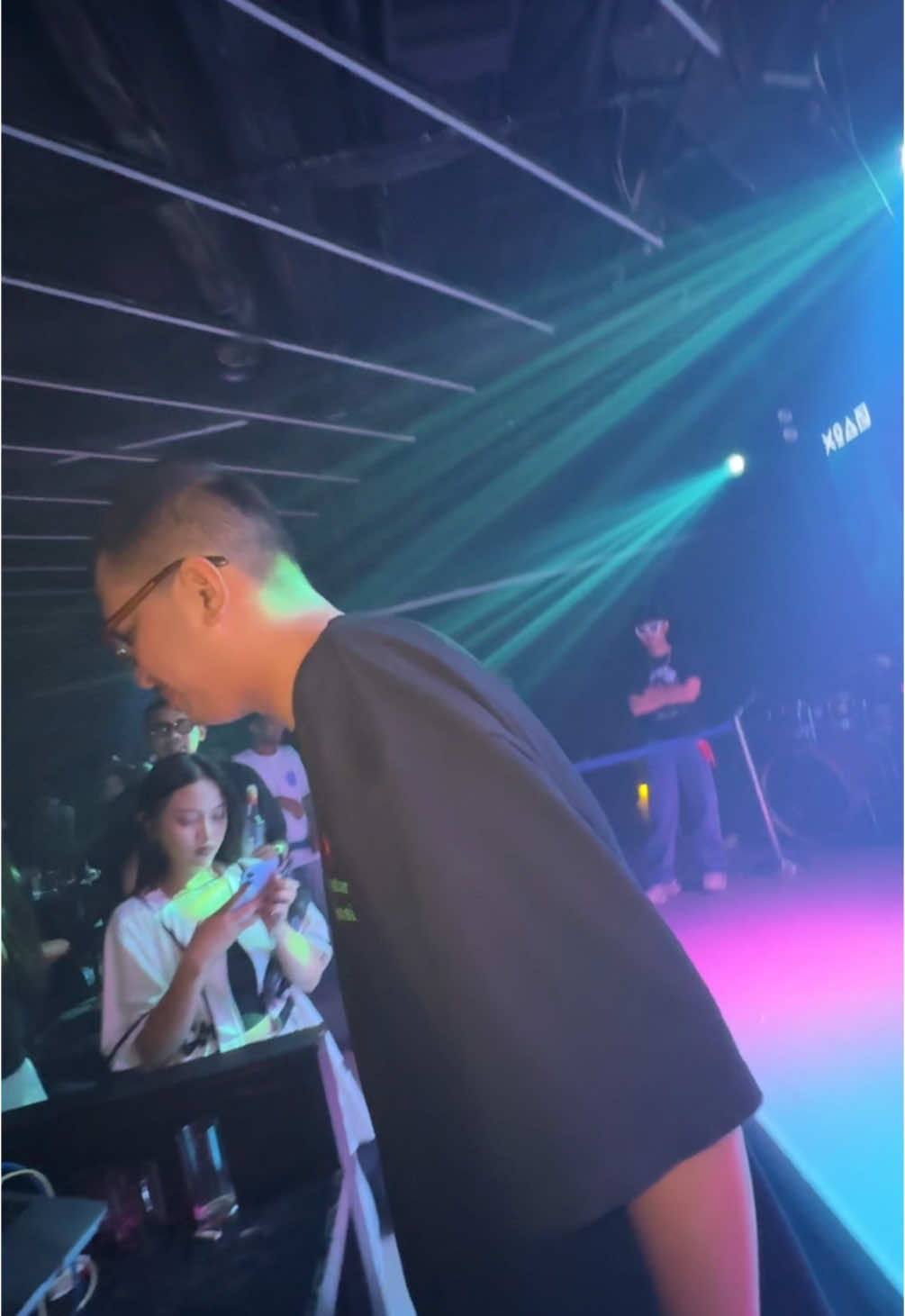 papa liat aku bernyanyi 😜🤟 #fypシ #karaoke #pemandukaraokesedih #fyp #karaokeparty #pemandukaraoke #party 