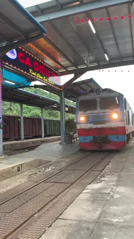 Lần đầu trải nghiệm đi 🚞, mà quay đc 1 cảnh chờ tàu tới 😢#gadieutri #tauhoa #trainghiemtauhoa #duongsatvietnam #quynhon #xuhuong #fpyシ 