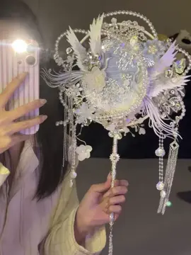 Bạn nào hỏi làm quạt có khó không thì đây là video cut khi làm nha😅 Để ra một cái quạt xinh hoàn chỉnh mất vài giờ đồng hồ tốn mồ hôi xương 🩸 mới ra được thành phẩm tặng cho các bạn đó😉 Hãy trân quý người tặng bạn món này nha 🥰#tiktok #viral #tamnghiendotrung #ord #quatang #docla #quakiniem #quakiniem #quatcotrang 