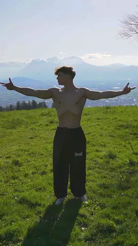 Natural light, natural body, everything natural #natural #mountains #sky #view #posing #aesthetic 