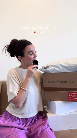 Forever grateful to the brands that send product my way. 🥰 @Wildbird  @OSEA Malibu  @MABĒ Carriers  @Honey & Harvest  @Oat Mama  #prunboxing #pr #prunboxinghaul #prhaul #prhaulunboxing 